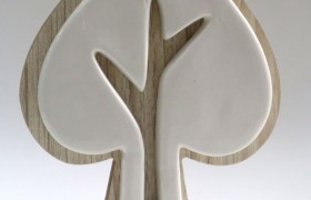 Albero forma cuore in legno e porcellana. CM 15x4 H 21