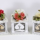 Scatola legno con applicazione fiori. Ass 3. CM 5.5x5.5 H 7 tot