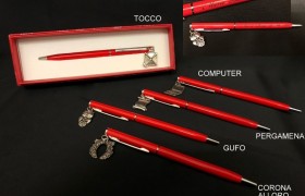 Penna metallo con scrittaPERSONALIZZABILE con ciondolo ottone bagno argento con scatola. CM 13 MADE IN ITALY
