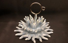 Corallo ceramica avio con memo clip. Diam. 9