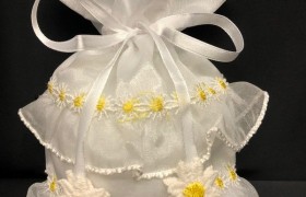 Sacchetto organza con frappe e ricamo margherite. H15