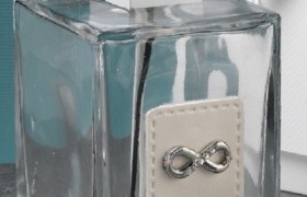Profumatore vetro con infinito metallo applicato. H 15.5 con scatola