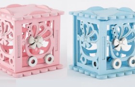 Scatola legno con traforo rosa o azzurro. CM 6x6