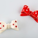 Fiocco ceramica pois con calamita. Ass 2.