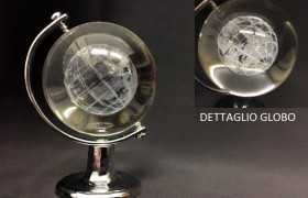 Globo vetro, interno inciso laser, con base metallo. H 6