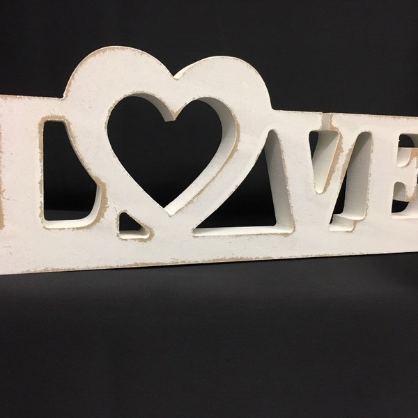 Scritta MDF bianca "LOVE". CM 26 H 10