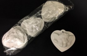 Set 6 gessi forma cuore con angioletto. CM 3.5x3