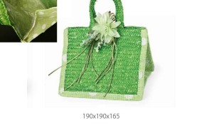 Borsetta verde con manico, riverstimento plastificato all'interno. CM 19x19 H 16.5