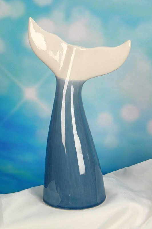 Vaso ceramica forma coda delfino con scatola. H 28