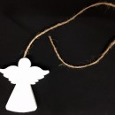 Angelo bianco in legno con cordino juta. Angelo CM 5x5 CM tot. 30