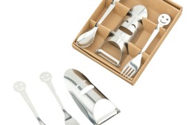 Set cucchiaino, forchettina e pelapatate smile in metallo con scatola. Forch CM 14