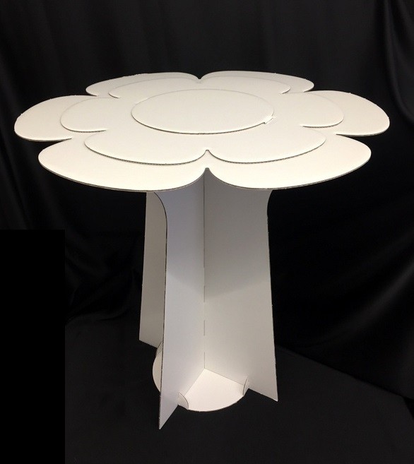 Tavolino in cartoncino forma fiore. H 59 Diam. 60