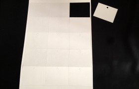 Foglio 15 bigliettini con foro. CM 6.7x5.4