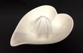 Spremiagrumi in porcellana a forma di cuore. CM 11x15 H 3.5