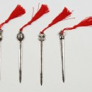 Tagliacarte metallo con soggetti laurea e nappa. Ass 4. CM 12