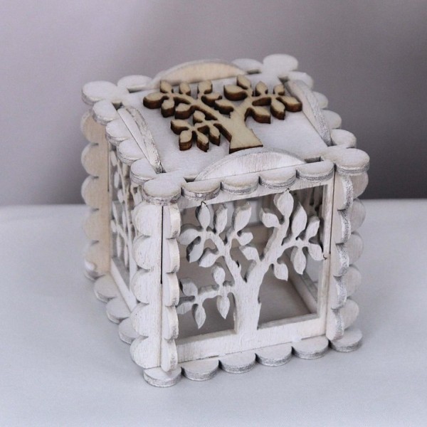 Scatola legno bianca con traforo albero e applicazione. CM 6x6 H 6