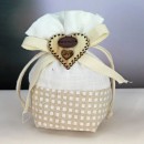 Sacchetto doppio tessuto pois con applicazione fiocco e cuore legno. CM 10x12