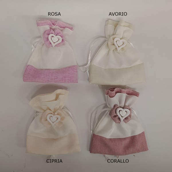 Sacchetto doppio tessuto, bicolor con fiocco e applicazione gesso cuore. CM 11.5x14