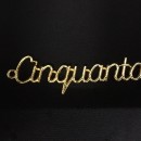 Ciondolo scritta "Cinquanta" in metallo dorato. CM 6x1