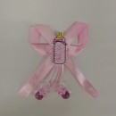 Applicazione legno baby con fiocco e ciucci plastica. CM 7