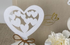 Profumatore ceramica avorio con cuore panno bianco con scatola. CM 17
