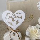 Profumatore ceramica avorio con cuore panno bianco con scatola. CM 17