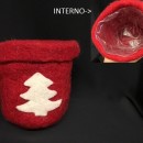 Coprivaso in pannolenci con interno plastificato. Diam. 9.5 H 11