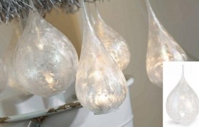 Goccia vetro satinato da appendere con luce LED. Diam. 10 H 18