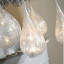 Goccia vetro satinato da appendere con luce LED. Diam. 10 H 18