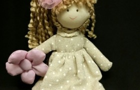 Bambola pezza con fiocco tulle. CM 22