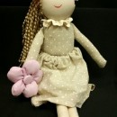 Bambola pezza con fiocco tulle. CM 37