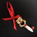 Chiave gufo resina con nastro rosso. CM 8
