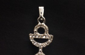 Ciondolo calice con strass. CM 3