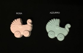 Carrozzina in gesso, rosa o azzurro. CM 3.5x3