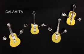 Strumenti in resina gialla con calamita. Ass 4. CM 8x6