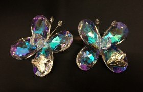 Farfalla cristallo boreale con applicazione strass e placca anniversari. CM 5.5x5.5 H 3 MADE IN ITALY