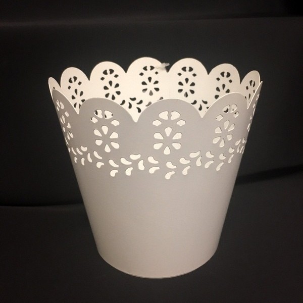 Vaso metallo traforato bianco. Diam. 14 H 14
