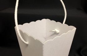Vaso cartone fibra bianco con manico BASE CM.10X10 APERTURA :13.5X13.5  H CM.14.5