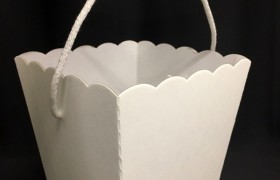 Vaso cartone fibra bianco con manico :BASE CM.15X15: APERTURA CM.20X20 : H CM.17.5