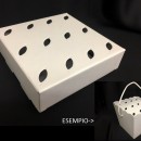 Inserto per 12 coni in cartoncino bianco. CM 17x17 H 5
