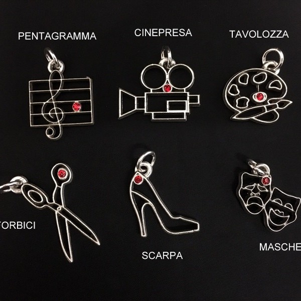 Ciondolo ottone bagno argento con strass rosso MADE IN ITALY
