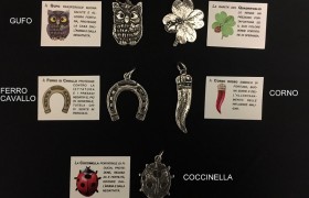 Ciondolo soggetti fortuna ottone con bagno argento. CM 4/5 MADE IN ITALY
