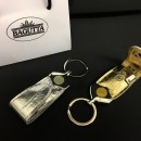 Portachiavi ecopelle oro o argento con penna USB. Completo di scatola.
