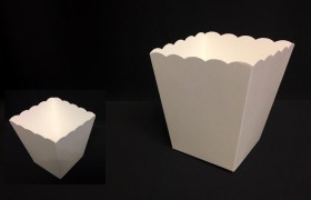 Vaso cartone bianco. Base: CM 7x7 Apertura: CM 9.5x9.5 H 11