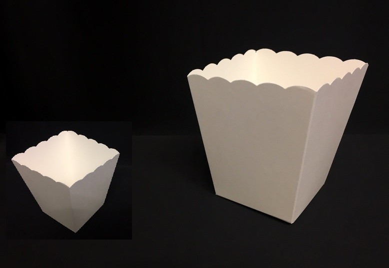Vaso cartone bianco. Base: CM 7x7 Apertura: CM 9.5x9.5 H 11