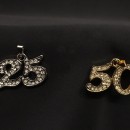 Ciondolo 25° o 50° metallo oro con strass. CM 3x2