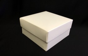 Scatola cartoncino fondo e coperchio avorio CM 7.5x7.5 H 4
