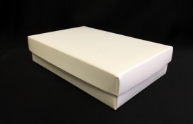 Scatola cartoncino fondo e coperchio avorio CM 13x9 H 4