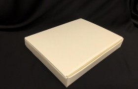 Scatola cartoncino avorio CM 33x27 H 3