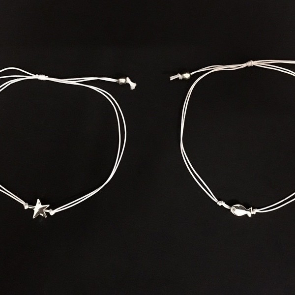 Bracciale doppio filo con ciondolo passante, nodo scorsoio.